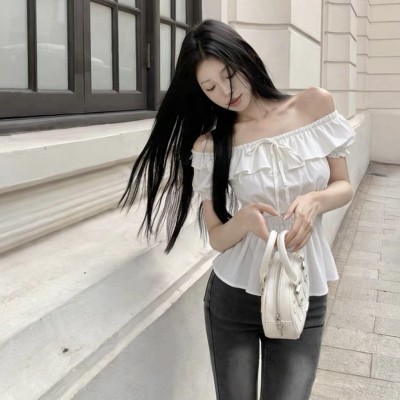 一字肩泡泡袖收腰上衣